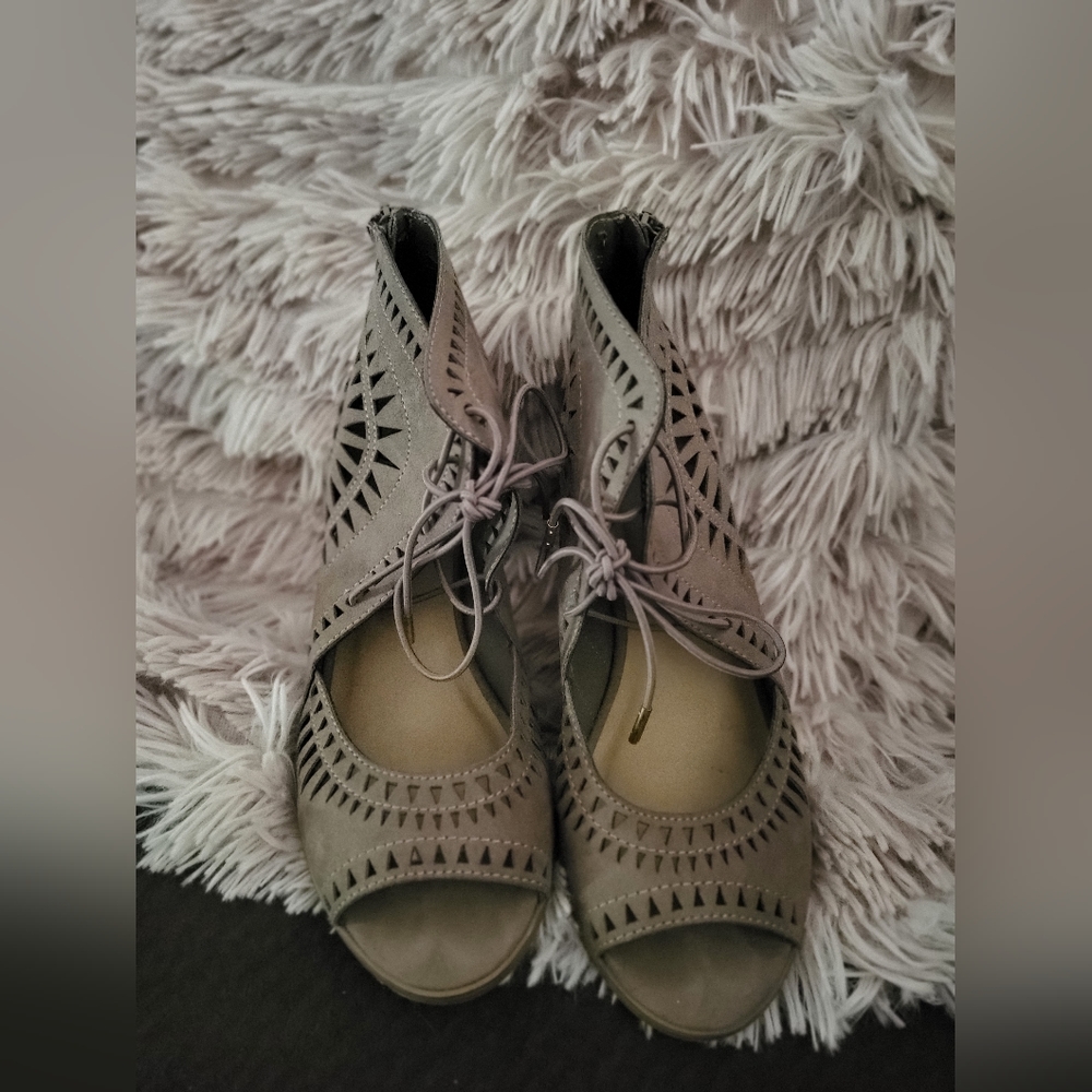 D Brand Laceup Chunky heels - Picture 4 of 7